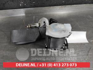 Toyota Avensis Verso Rear seatbelt, right O500024 photo 2