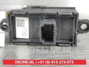 Mazda 3 Handrem schakelaar O500475 foto 2