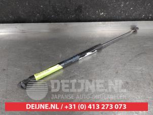 Gebruikte Kofferdekseldemper rechts-achter Honda CR-V (RM) 2.0 i-VTEC 16V 4x4 Prijs € 20,00 Margeregeling aangeboden door V.Deijne Jap.Auto-onderdelen BV