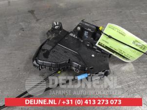 Toyota Auris Door lock mechanism 4-door, front left O501603 photo 2