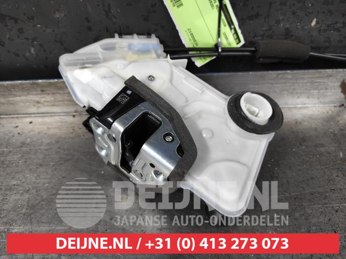 Toyota Rav-4 Türschlossmechanik 4-türig rechts vorne O501679