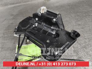Toyota Rav-4 Front door lock mechanism 4-door, right O501679 photo 2