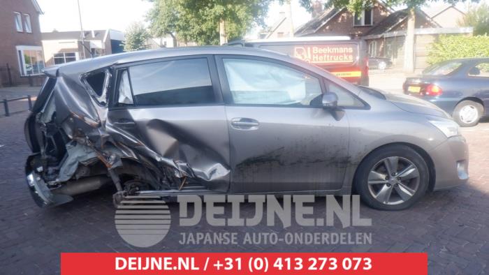 Toyota Verso Rear door window 4-door door, rear right O501800