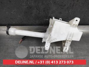 Gebruikte Ruitensproeiertank voor Chevrolet Aveo 1.4 16V Prijs € 40,00 Margeregeling aangeboden door V.Deijne Jap.Auto-onderdelen BV