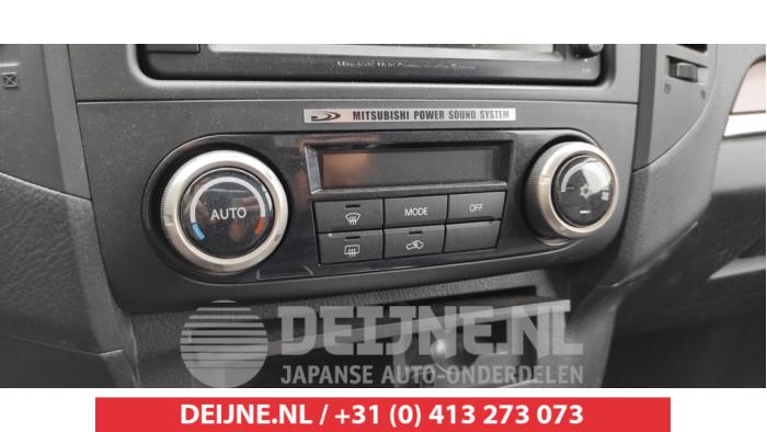Mitsubishi Pajero Kachel Bedieningspaneel O503120