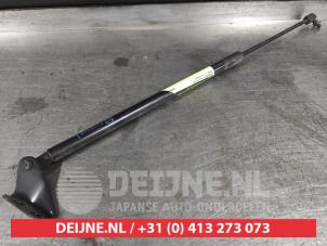 Gebruikte Gasdemper links-achter Mazda 3 (BM/BN) 2.2 SkyActiv-D 150 16V Prijs € 20,00 Margeregeling aangeboden door V.Deijne Jap.Auto-onderdelen BV