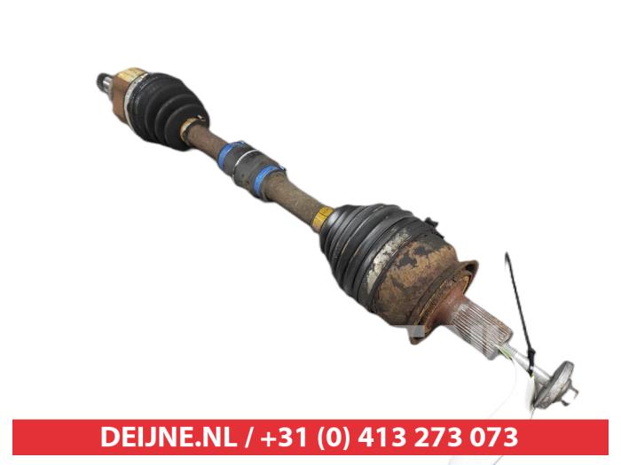Gebruikte Aandrijfas links-voor Mazda 3 (BK12) 1.6i 16V Prijs € 50,00 Margeregeling aangeboden door V.Deijne Jap.Auto-onderdelen BV