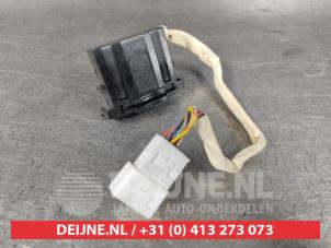 Gebruikte Gier sensor Toyota Land Cruiser (J12) 3.0 D-4D 16V Prijs € 75,00 Margeregeling aangeboden door V.Deijne Jap.Auto-onderdelen BV