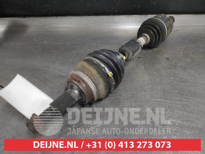 Gebruikte Aandrijfas links-voor Toyota Corolla Verso (R10/11) 2.2 D-4D 16V Cat Clean Power Prijs € 50,00 Margeregeling aangeboden door V.Deijne Jap.Auto-onderdelen BV