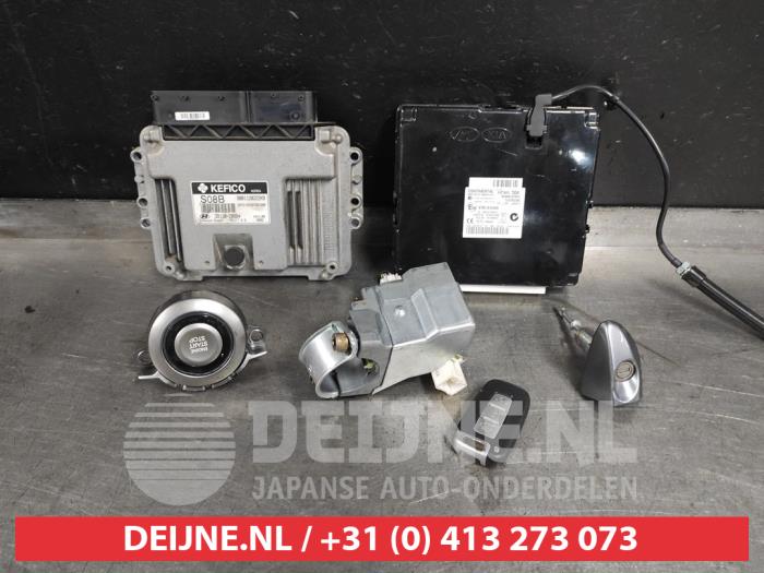 Hyundai Veloster Engine management computer O505064