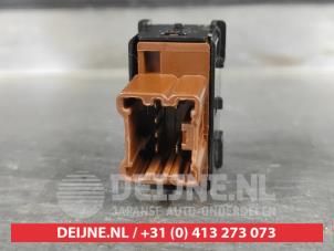 Nissan X-Trail Sitzheizung Schalter O506119 foto 2