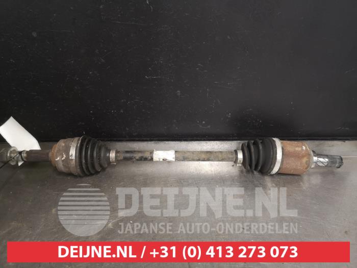 Gebruikte Steekas links-voor Nissan Micra (K13) 1.2 12V Prijs € 75,00 Margeregeling aangeboden door V.Deijne Jap.Auto-onderdelen BV