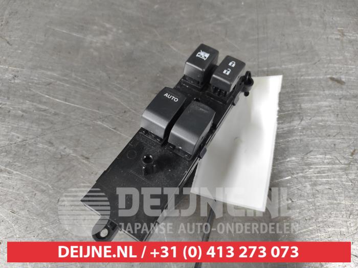 Suzuki Swift Combischakelaar ramen O506825