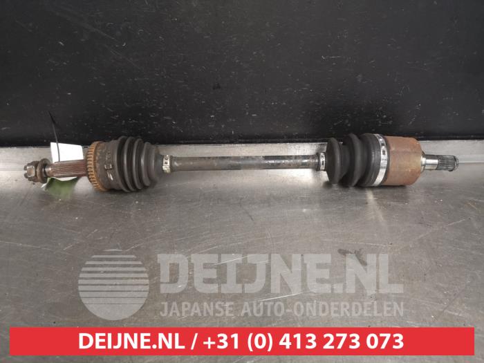 Gebruikte Aandrijfas links-voor Hyundai i30 (FD) 1.6 CVVT 16V Prijs € 40,00 Margeregeling aangeboden door V.Deijne Jap.Auto-onderdelen BV