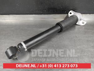 Gebruikte Schokdemper links-achter Toyota Yaris IV (P21/PA1/PH1) 1.6 GR Prijs € 75,00 Margeregeling aangeboden door V.Deijne Jap.Auto-onderdelen BV