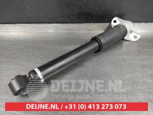 Gebruikte Schokdemper rechts-achter Toyota Yaris IV (P21/PA1/PH1) 1.6 GR Prijs € 50,00 Margeregeling aangeboden door V.Deijne Jap.Auto-onderdelen BV