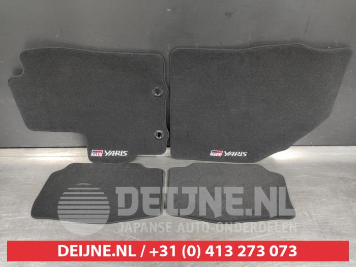 Toyota Yaris Set of mats O507454