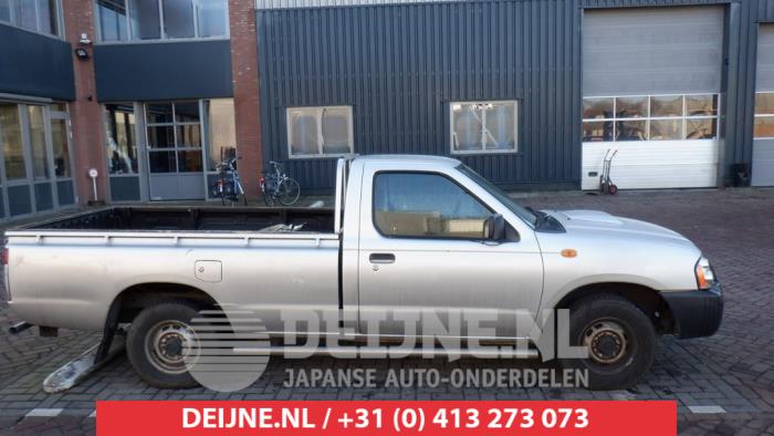 Nissan NP 300 Kotflügel rechts vorne O507605