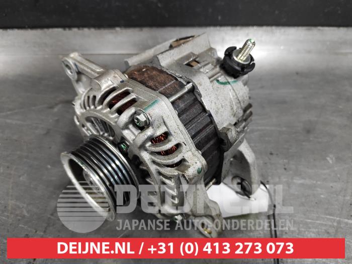 Dynamo van een Mitsubishi Space Star (A0) 1.0 12V 2018