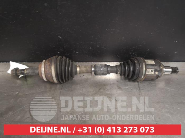 Gebruikte Steekas links-voor Toyota Avensis Verso (M20) 2.0 D-4D 16V Prijs € 45,00 Margeregeling aangeboden door V.Deijne Jap.Auto-onderdelen BV