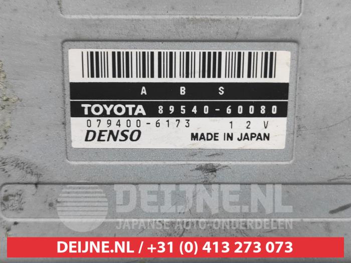 ABS Computer van een Toyota Land Cruiser 100 (J10) 4.2 TDI 100 24V 2002