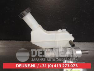 Gebruikte Hoofdremcilinder Nissan Micra (K12) 1.2 16V Prijs € 25,00 Margeregeling aangeboden door V.Deijne Jap.Auto-onderdelen BV