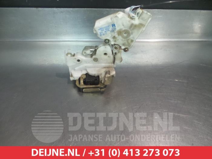 Nissan Terrano Türschlossmechanik 4-türig rechts hinten O281475