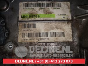 Mitsubishi Colt Kettenkasten Deckel O353235 foto 3