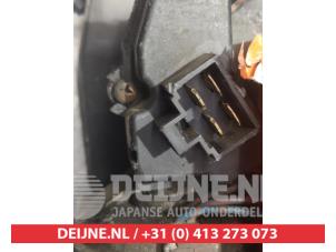 Suzuki Swift Scheibenwischermotor vorne O349196 foto 4