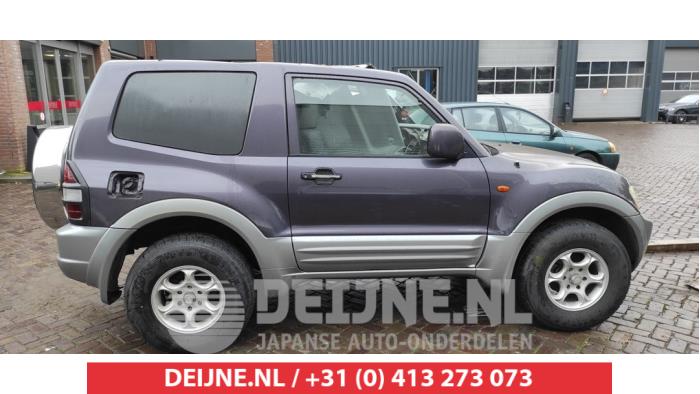 Mitsubishi Pajero Tür 2-türig rechts O510378