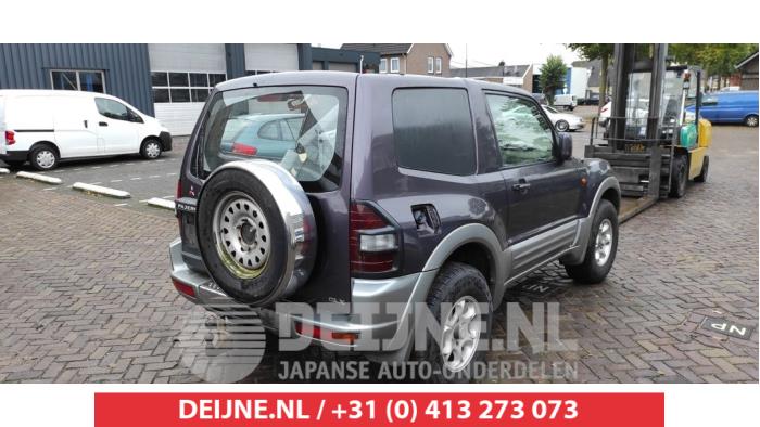 Mitsubishi Pajero Stoßstangenecke rechts hinten O510388