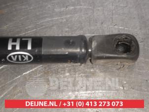 Kia Soul Bonnet gas strut, left O510437 photo 3