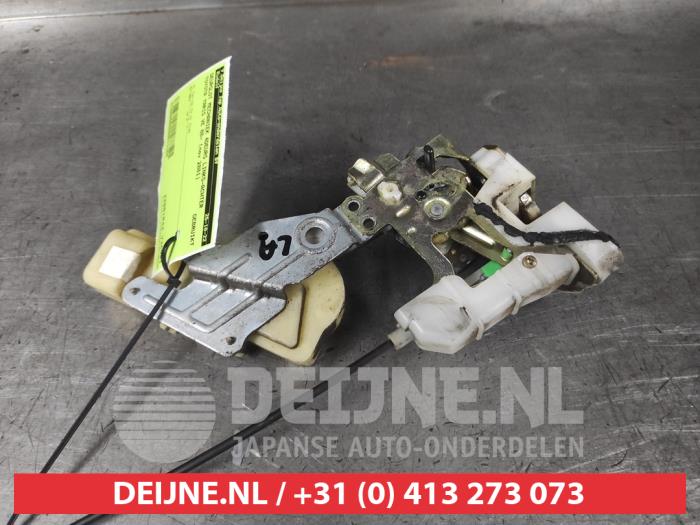 Toyota Yaris Verso Deurslot Mechaniek 4Deurs links-achter O511164