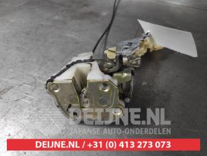 Toyota Yaris Verso Türschlossmechanik 4-türig links hinten O511164 foto 2