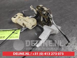 Toyota Yaris Verso Front door lock mechanism 4-door, right O511174 photo 2