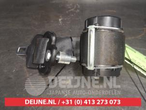 Gebruikte Veiligheidsgordel rechts-achter Mitsubishi Colt (Z2/Z3) 1.3 16V Prijs € 25,00 Margeregeling aangeboden door V.Deijne Jap.Auto-onderdelen BV