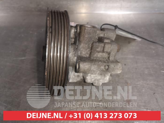 Servopomp van een Mitsubishi Outlander (CW) 2.2 DI-D 16V 4x4 2011