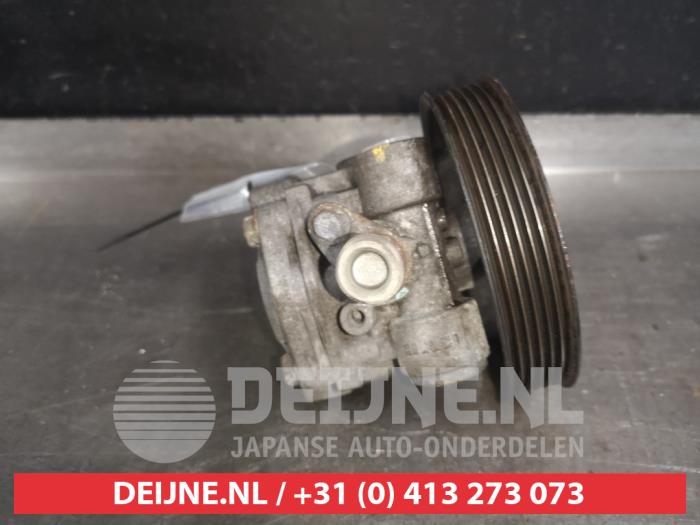 Servopomp van een Mitsubishi Outlander (CW) 2.2 DI-D 16V 4x4 2011