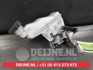 Gebruikte Hoofdremcilinder Hyundai Veloster 1.6 GDI 16V Prijs op aanvraag aangeboden door V.Deijne Jap.Auto-onderdelen BV