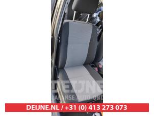 Gebruikte Voorstoel rechts Daihatsu Cuore (L251/271/276) 1.0 12V DVVT Prijs op aanvraag aangeboden door V.Deijne Jap.Auto-onderdelen BV