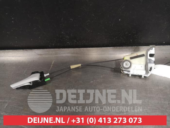 Toyota Prius Deurslot Mechaniek 4Deurs rechts-achter O513748