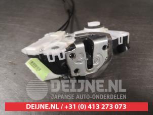 Toyota Prius Front door lock mechanism 4-door, right O513752 photo 3