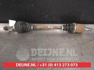 Gebruikte Aandrijfas links-voor Honda Jazz (GE6/GE8/GG/GP) 1.2 VTEC 16V Prijs € 50,00 Margeregeling aangeboden door V.Deijne Jap.Auto-onderdelen BV