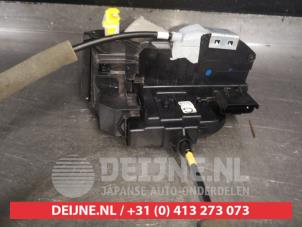 Nissan Qashqai Door lock mechanism 4-door, front left O514187 photo 2