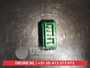 Toyota Aygo Elektrisch Raam Schakelaar O514946 foto 2