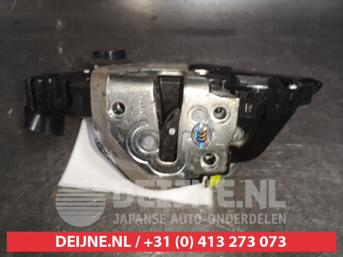 Toyota Prius Deurslot Mechaniek 4Deurs links-voor O514969