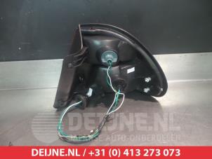 Mazda 323 Achterlicht links O83341 foto 2