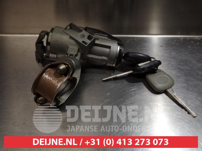 Toyota Corolla Kontaktslot+Sleutel O335945
