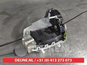Toyota Prius Rear door lock mechanism 4-door, left O515557 photo 2