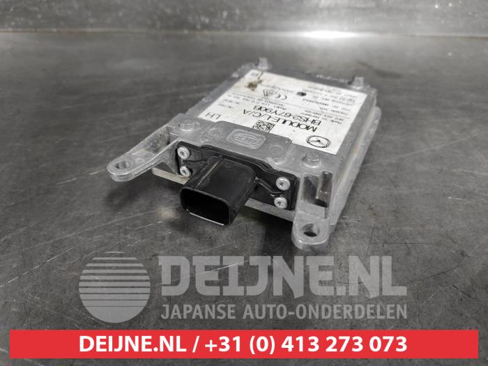 Gebruikte Dode hoek sensor Mazda 3 (BM/BN) 2.0 SkyActiv-G 120 16V Prijs € 100,00 Margeregeling aangeboden door V.Deijne Jap.Auto-onderdelen BV